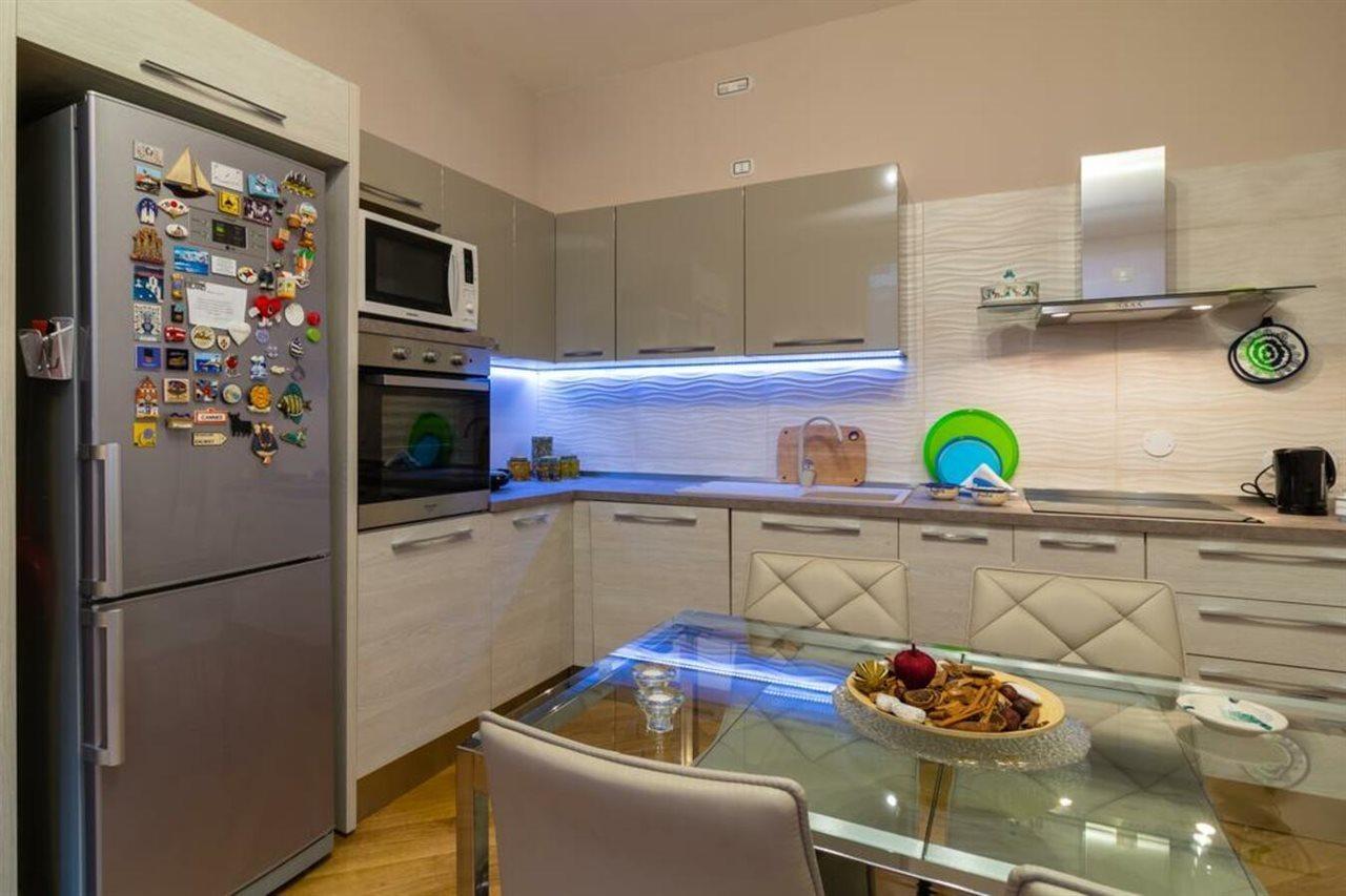 Elegant Flat At Municipio By Napoliapartments Appartement *