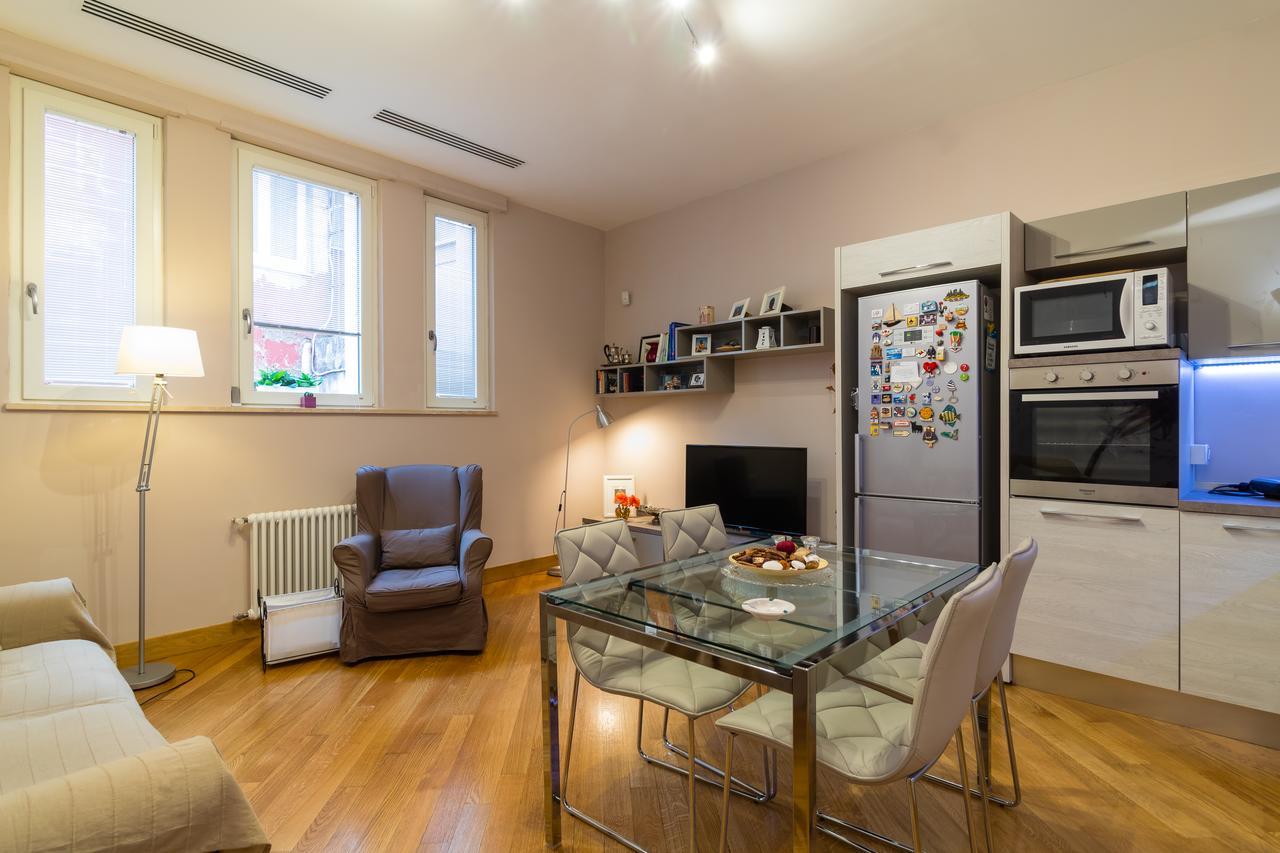 Elegant Flat At Municipio By Napoliapartments Appartement Naples