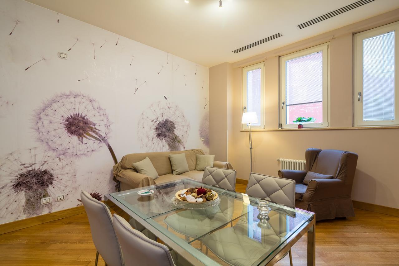 Elegant Flat At Municipio By Napoliapartments Appartement